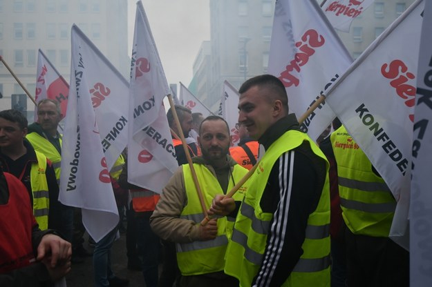 Górnicy przed Przedstawicielstwem Komisji Europejskiej w Warszawie / 	Marcin Obara  /PAP