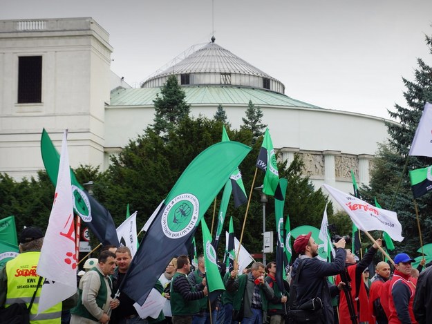 Górnicy przyjechali do Warszawy, aby wysłuchać expose premier Kopacz /Michał Dukaczewski / RMF FM /RMF FM