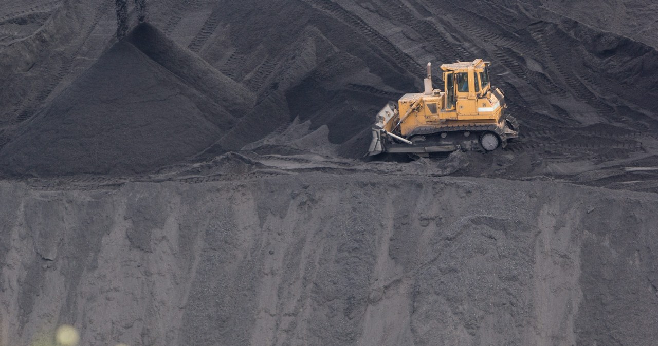Górnicy wreszcie budzą się pod zwałami węgla /Roman Koszowski    /Agencja FORUM
