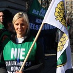 Górnicy wyszli na ulice Katowic. Słychać było petardy i syreny