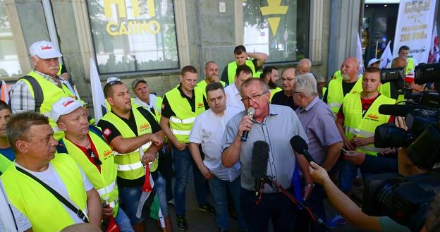 Górnicy z JSW wciąż protestują /PAP