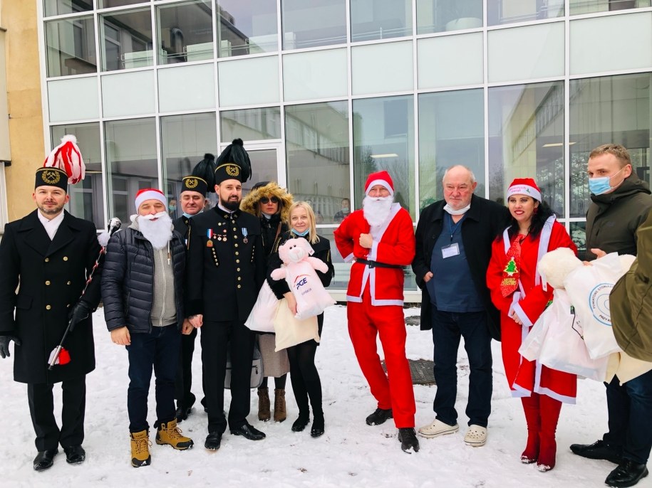 Górnicy z Kopalni Bełchatów co roku odwiedzają małych pacjentów w szpitalu ICZMP w Łodzi /Agnieszka Wyderka /RMF FM