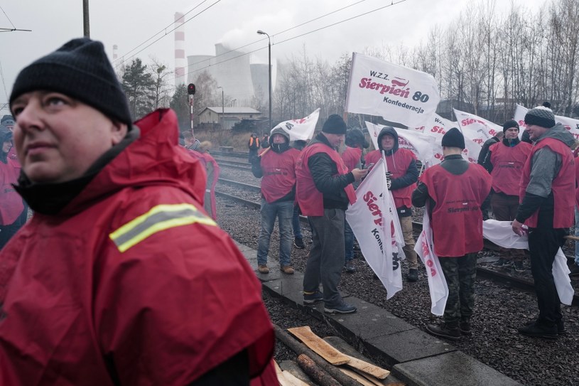 Górnicy z Sierpnia 80 blokowali w styczniu tory prowadzące do Elektrowni Łaziska w Łaziskach Górnych /PAP