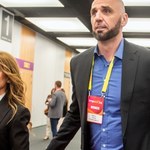 Gortat wybrał się z żoną na urlop. Ostrzega przed jednym