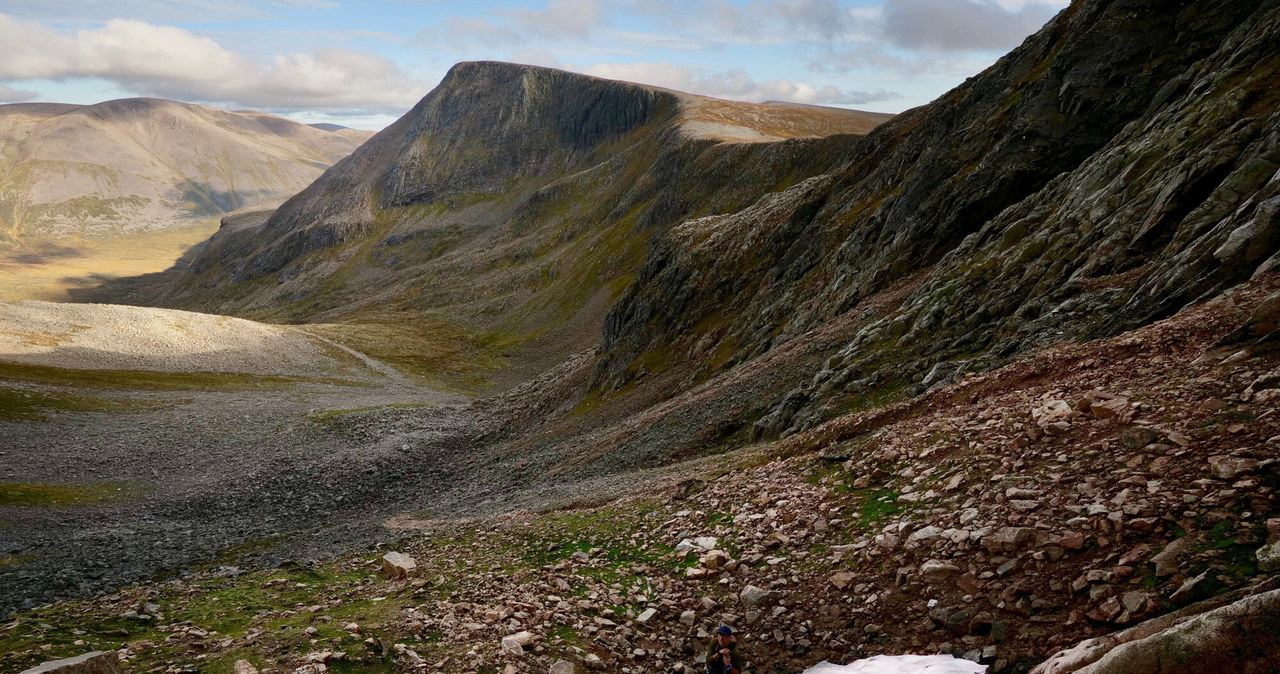 Góry Cairngorm to najwyższe pasmo w Szkocji. Tylko tam pokrywa śnieżna potrafi przetrwać całe lato do kolejnej zimy /Alistair Todd/Solent News & Photo Agency /East News