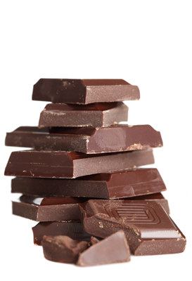 Gorzka czekolada jest świetnym źródłem żelaza. W jednej tabliczce (100 g) jest 4,4 mg żelaza. &nbsp;