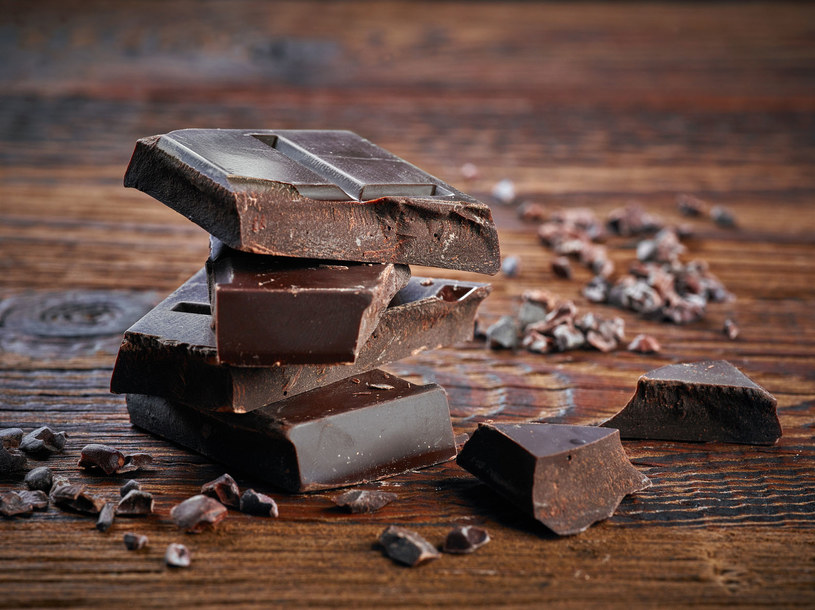 Gorzka czekolada jest zdrowa. Oczywiście w rozsądnych ilościach... /123RF/PICSEL
