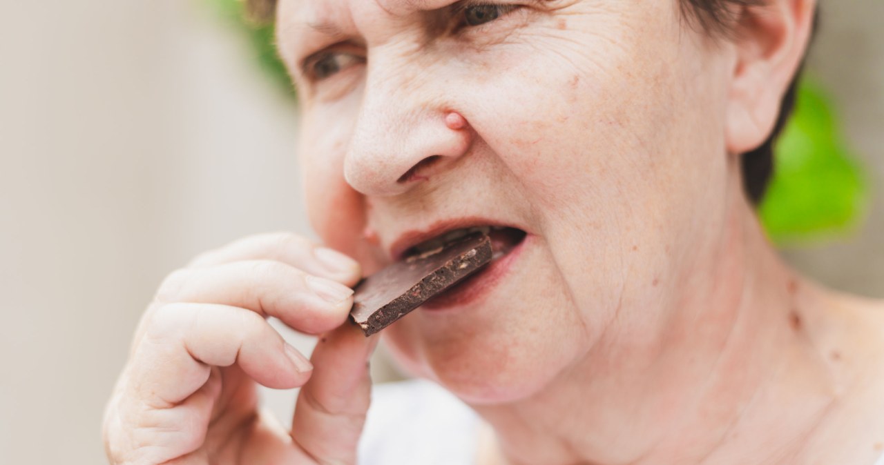 Gorzka czekolada ma pozytywny wpływ na nasze zdrowie /123RF/PICSEL