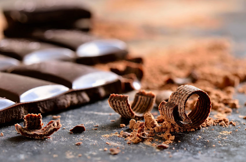 Gorzka czekolada zmniejsza ryzyko raka i poprawia pracę mózgu. Wystarczą trzy kostki dziennie /123RF/PICSEL