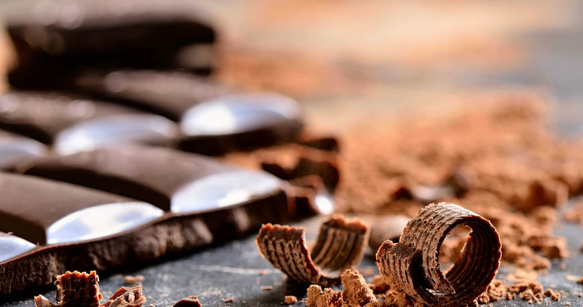Gorzka czekolada zmniejsza ryzyko raka i poprawia pracę mózgu. Wystarczą trzy kostki dziennie /123RF/PICSEL