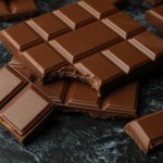 Gorzka prawda czy słodkie fakty? Ile zjesz dziś kostek czekolady?