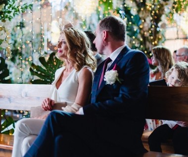 "Gorzko, gorzko!" to najnowsza komedia romantyczna Tomasza Koneckiego - reżysera największych hitów ostatnich dekad, czyli uwielbianych przez widzów super przebojów: "Lejdis", "Testosteron" i "Listy do M. 3". Przezabawna historia podrywacza, który zrobi wszystko, by zdobyć serce pięknej nieznajomej. Nawet jeśli ta, już za dwa tygodnie, ma stanąć na ślubnym kobiercu, by powiedzieć "tak" innemu facetowi.