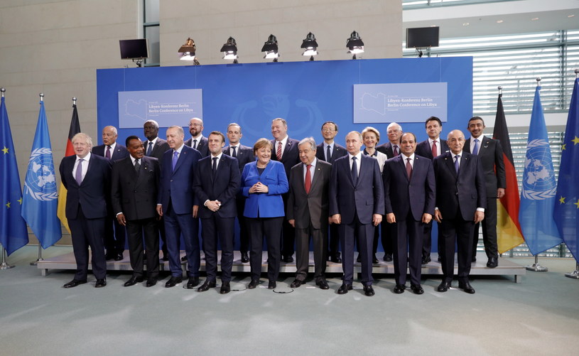 Goście berlińskiego szczytu dotyczącego Libii. Na zdjęciu widoczni między innymi Angela Merkel, Władimir Putin, Boris Johnson, Ursula von der Leyen, Recep Erdogan i Mike Pompeo. /OMER MESSINGER  /PAP