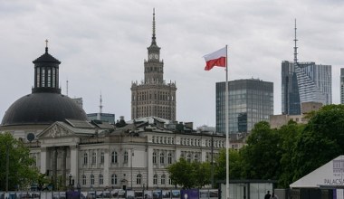 Gospodarka Polski rośnie szybciej niż unijna. Ale Polaków ubywa