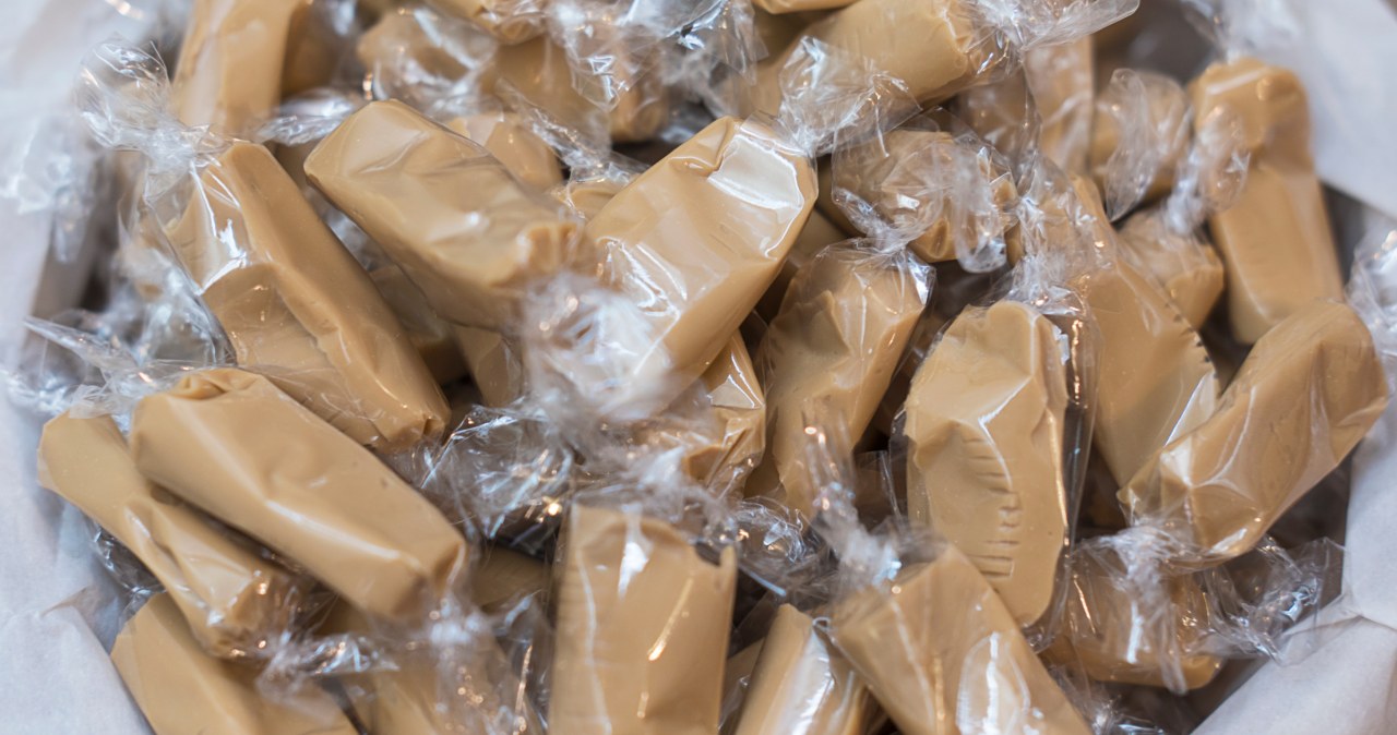 Gotowe miodki zapakowałam w celofan /anaiacobphotography /123RF/PICSEL