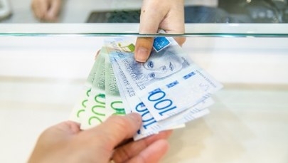 Gotówka wraca do łask w "cyfrowym" kraju. Wszystko przez sytuację na świecie