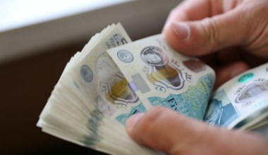 Gotówka wychodzi z mody. Największy na świecie producent banknotów ma problemy finansowe