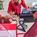 Gotówka za zakupy? Kasjer zada pytanie i jeśli odmówisz, anuluje sprzedaż
