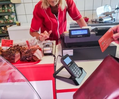 Gotówka za zakupy? Kasjer zada pytanie i jeśli odmówisz, anuluje sprzedaż