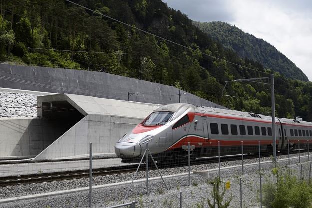 Gotthard-Basistunnel budowano przez ostatnich 17 lat. Pomysł powstał w 1947 r. /AFP