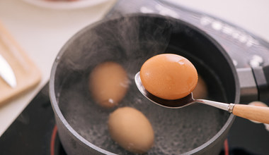 Gotujesz jajka w ten sposób? To błąd, który pozbawia je wszystkich wartości