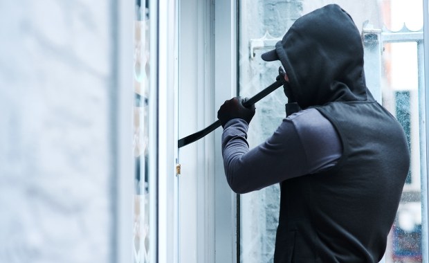 Grabież obrazów wartych miliony. Zakapturzeni złodzieje wdarli się do willi