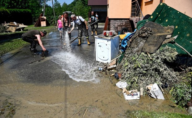 Grad w Małopolsce. Na Podkarpaciu znowu ulewy, konieczna była ewakuacja