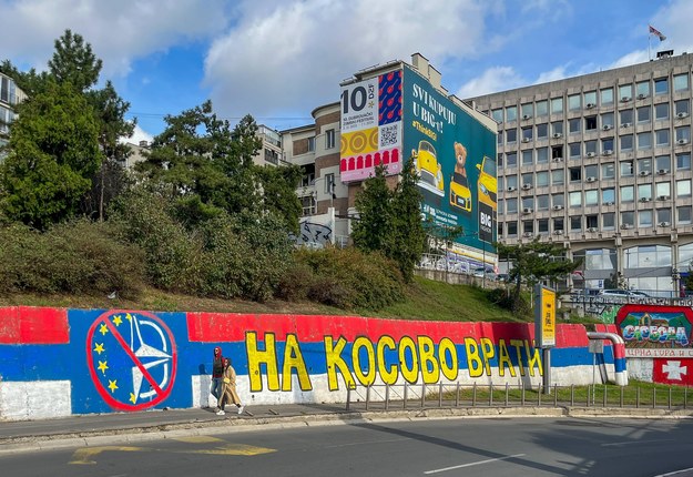 Graffiti przeciwko NATO i Unii Europejskiej w Belgradzie /JAN WOITAS /PAP/EPA