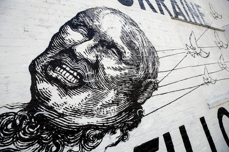 Graffiti z Putinem /ETIENNE LAURENT /PAP/EPA