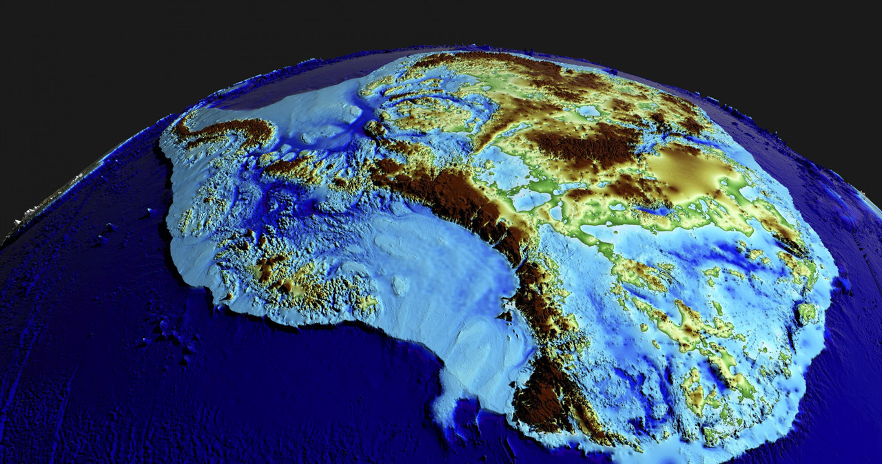 Grafika przedstawiająca topografię Antarktydy. Dzięki prowadzeniu regularnych pomiarów naukowcy mogą przewidywać, ile lodu ubędzie i gdzie należy spodziewać wzrostu poziomu mórz /NASA's Scientific Visualization Studio /East News