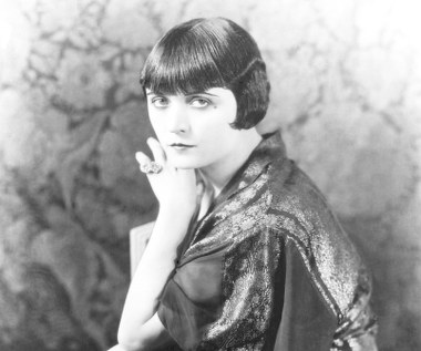 "Grała kobiety zmysłowe i demoniczne. Stała się jednym z pionierskich wampów filmowych, z zadatkiem na femme fatale. Jak przystało na gwiazdę, jej życie osobiste iskrzyło" - tak o Poli Negri pisał w "Tele Tygodniu" Stanisław Janicki.

 