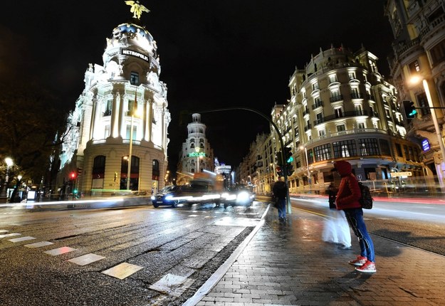 Gran Via - jedna z głównych ulic Madrytu /Guo Qiuda /PAP/Photoshot