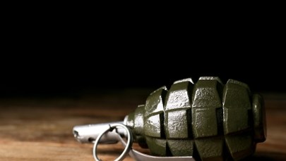 Granat w piwnicy komisariatu policji. Ewakuowano 50 osób