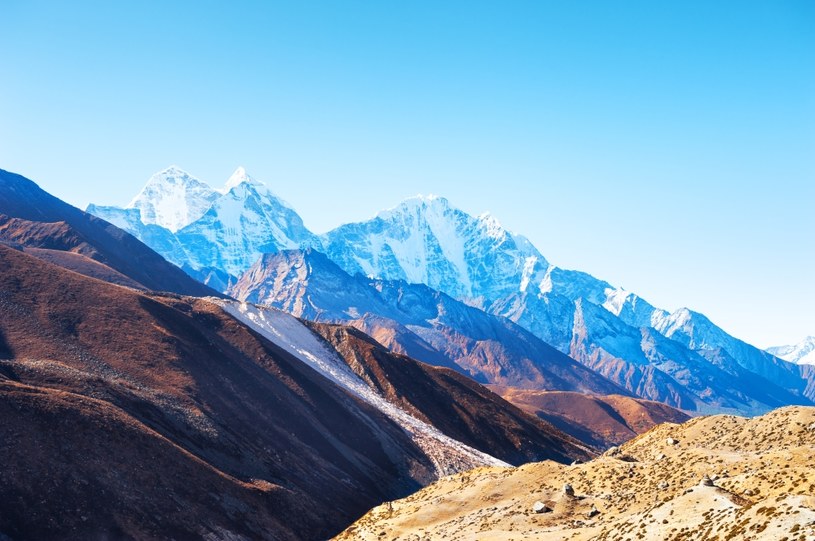 Granica chińsko-nepalska przebiega przez Himalaje /123RF/PICSEL