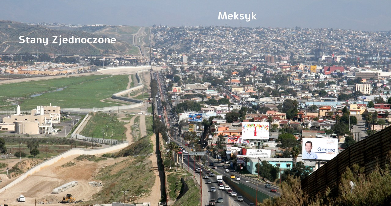 Granica pomiędzy Meksykiem a USA jak od linijki /domena publiczna