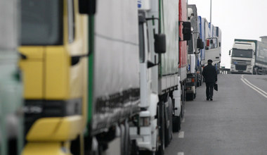 Granica z Białorusią: "Kierowcy nie są przygotowani na koczowanie w kabinie"