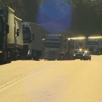 Granica z Białorusią. Wydłuża się kolejka tirów w Bobrownikach po zamknięciu przejścia w Kuźnicy