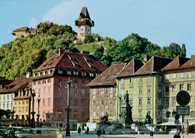 Graz, Główny plac z górą zamkową /Encyklopedia Internautica
