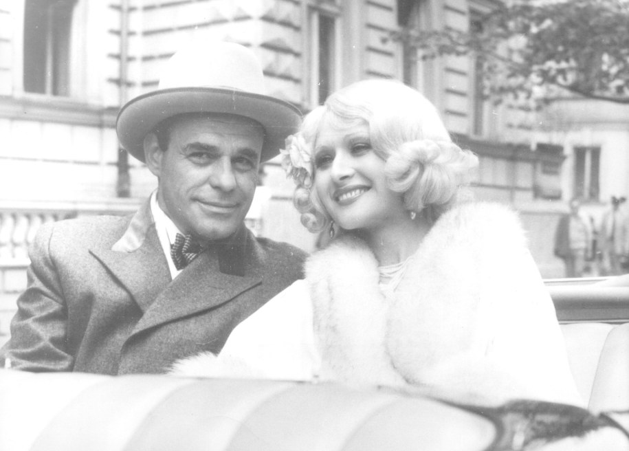 Grażyna Barszczewska i Roman Wilhelmi na planie "Kariery Nikodema Dyzmy" /CAF/archiwum /PAP