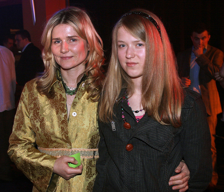 Grażyna Błęcka-Kolska z córką Zuzanną na premierze filmu "Jasminum" /Kurnikowski /AKPA