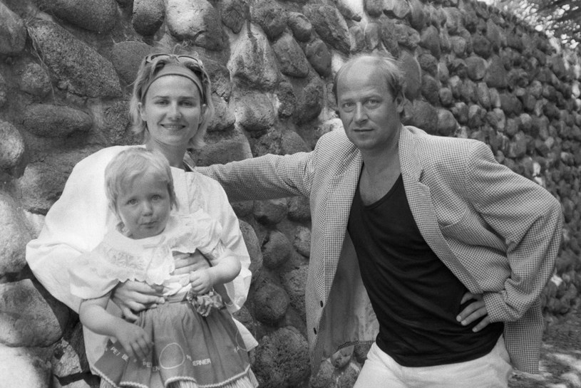 Grażyna Błęcka-Kolska z Janem Jakubem Kolskim i cóką Zuzanną w 1994 roku /Tomasz Gawalkiewicz /Agencja FORUM