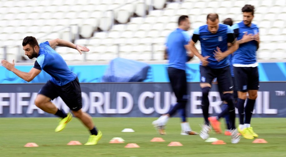 Greccy piłkarze w czasie treningu /GEORGI LICOVSKI /PAP/EPA