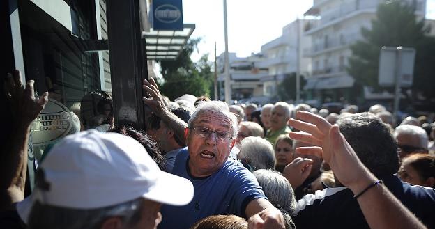 Grecja sięgnie po oszczędności swoich obywateli? /EPA
