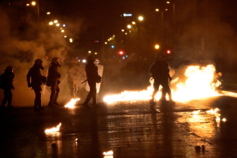 Grecja: Starcia demonstrujących z policją /ANNIS KOLESIDIS  /PAP/EPA