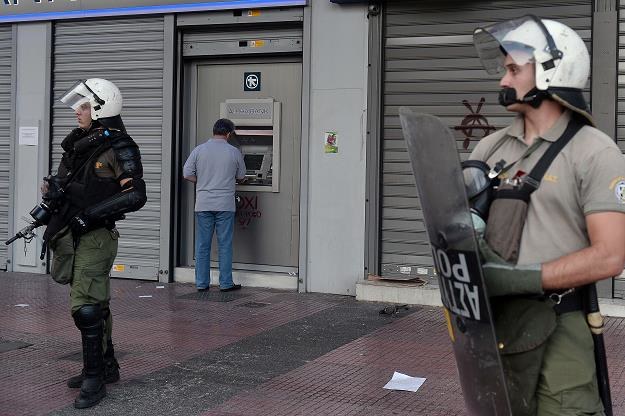 Grecka codzienność w kryzysie - wypłata emerytur pod eskortą policji /AFP