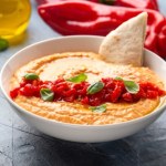 Grecka pasta od chleba jest tak dobra, że można jeść łyżkami. Idealnie kremowa i lekko ostra