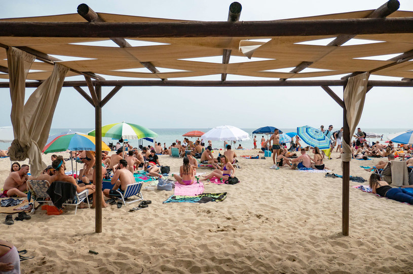 Grecka plaża /Nicolas Economou/NurPhoto /Getty Images