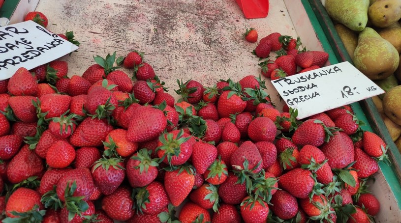 Greckie truskawki mają ciemniejszą barwę niż polskie /INTERIA.PL