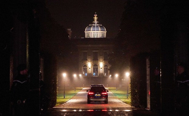 Greckie wakacje króla. Po krytyce wrócił do Holandii na drugi dzień