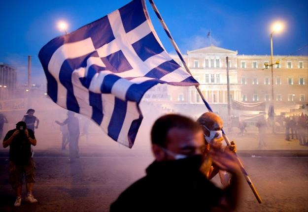 Grecy nie chcą się pogodzić z faktem, że ich ojczyzna jest bankrutem /AFP